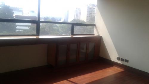 Oficina en Renta zona 10, por 5ta. Avenida