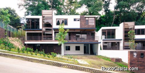 Casa en renta y venta zona 16 / Acantos de Cayalá