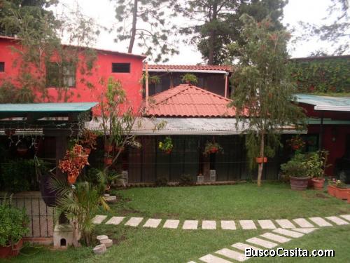 Bonitas habitaciones amuebladas en segundo nivel.