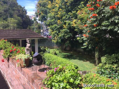 Casa en renta ubicada en km 8. Carretera al Salvador  / Loma Alta I