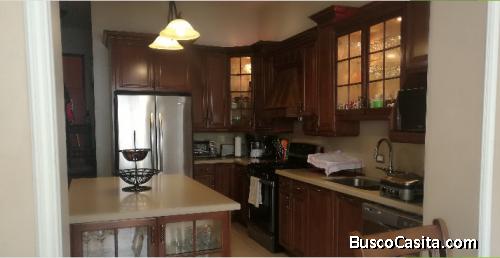 Hermosa casa en venta ubicada km 19.5 entrada a fraijanes / Condominio Castel