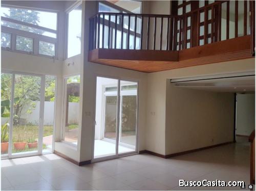 Hermosa casa en renta ubicada en zona 13 / Nuevo Precio!!!