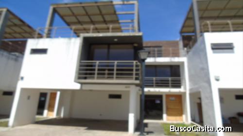 Vendo preciosa casa en Km 21 lo de Diéguez, Arrazola Country Club, Fraijanes, Guatemala