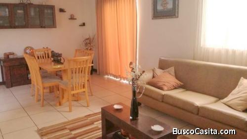 Casa de 2 niveles en venta ubicada en Condominio Jardines de San Cristóbal / Nuevo Precio !!