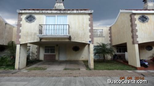 Vendo bonita casa en km 20, Condonimio Cañadas del Río 3, Villa Canales, Guatemala.