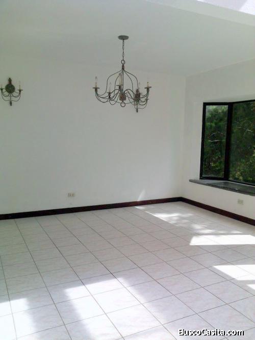 Casa  en venta ubicada en km 18.5 Santa Catarina Pinula/  / Bajo de Precio!!!!