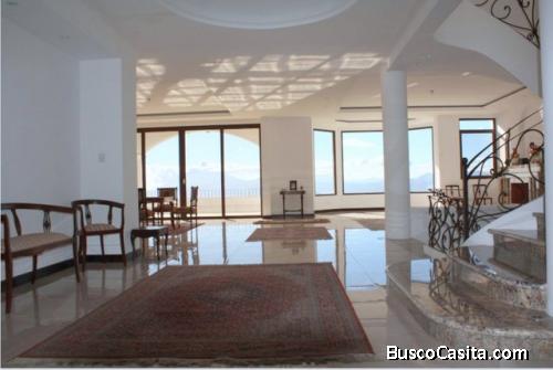 Lujosa Casa en venta ubicada en Altos de Montebello / Bajo de Precio !!! 