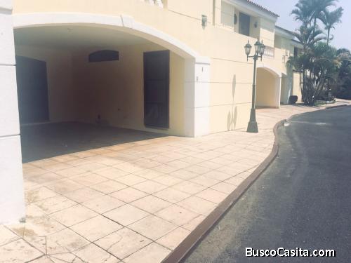 Casa en renta zona 10