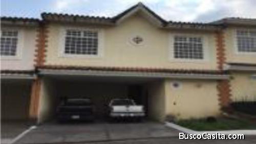 Vendo casa en Residenciales la Chácara sector II, zona 9, Quetzaltenango.