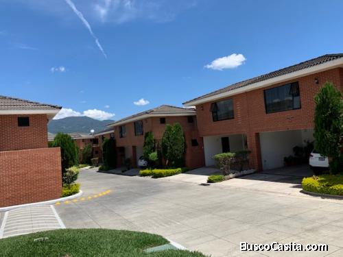 Casa en venta en zona 11 Las Charcas