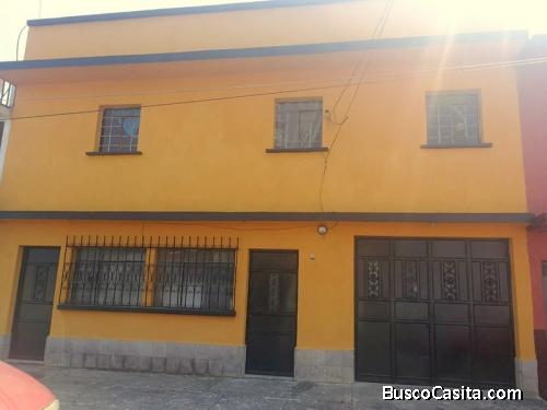 Casa en venta dentro de garita  ubicada zona 4 de Mixco Colonia Montserrat 2