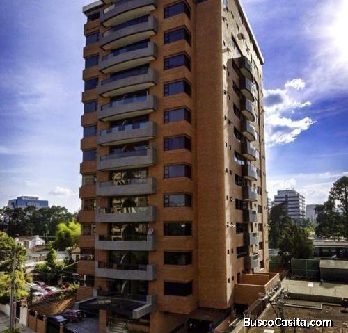 Se Renta Apartamento en Zona 10
