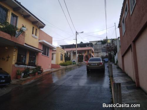 Venta Amplia casa en condominio seguro en zona 10