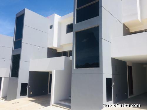 RENTO MODERNA Y AMPLIA CASA EN ZONA 16