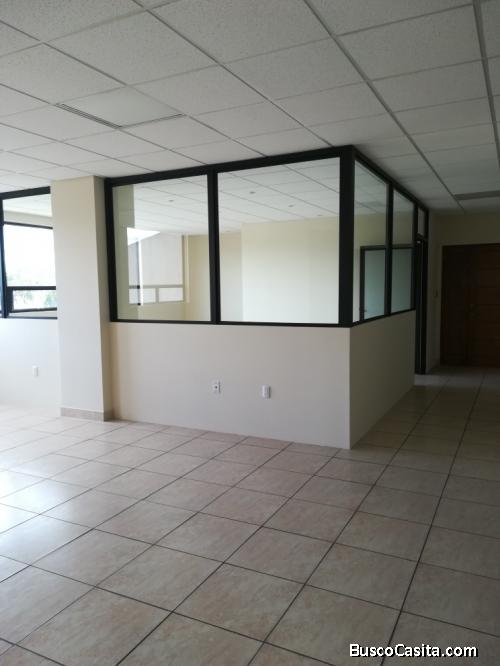 Oficina en renta ubicada zona 13