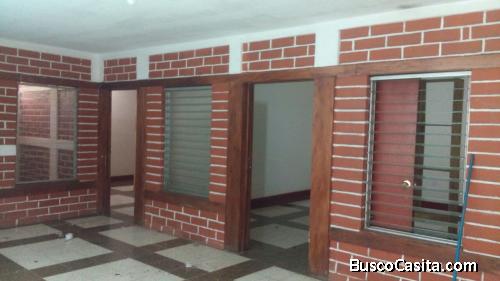 SE VENDE CASA CON APARTAMENTO INDEPENDIENTES