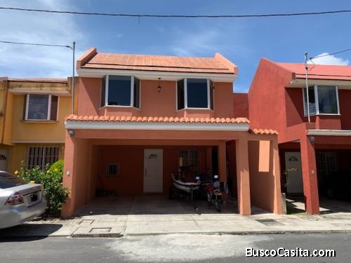 Casa en renta en Residencial Los Olivos zona 18