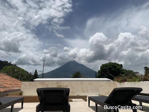 CITYMAX ANTIGUA VENDE BELLA CASA GRANDE EN CENTRO DE ANTIGUA CON PISCINA