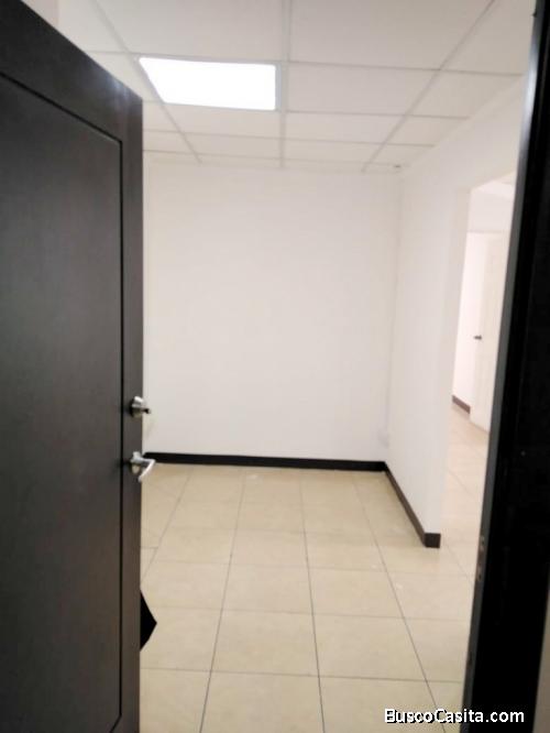 Oficina en renta zona 10 