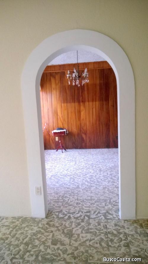 Casa en renta fuera de garita zona 15