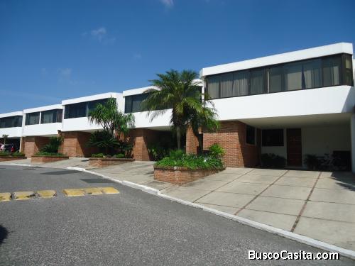 Casa renta Condominio Zona 11 Las Charcas 4 habitaciones