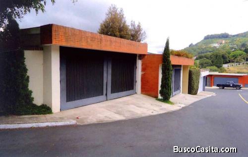 VENTA DE CASA 2 NIVELES EN SANTA CATARINA PINULA