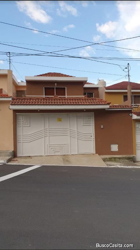 Casa en renta en Vista al Valle Oriente zona 8 de Mixco