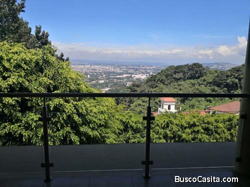 RENTO HERMOSA CASA CON VISTA A LA CIUDAD EN CAES Km.11