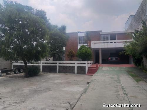 Amplia Casa en Renta sobre bulevar San Cristóbal