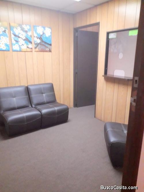 Oficina semi-amueblada en renta zona 4