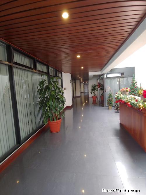 Alquilo oficina en excelente ubicación en Zona 10