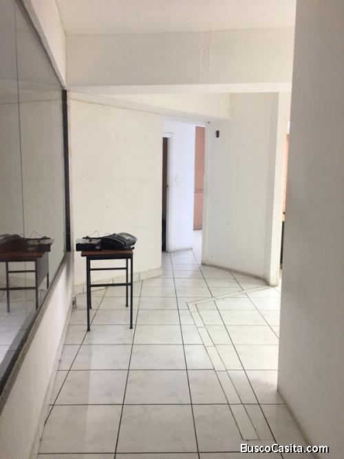 Oficina en renta zona 10 