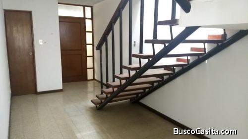 CASA RENTA SOBRE BULEVAR VISTA HERMOSA I