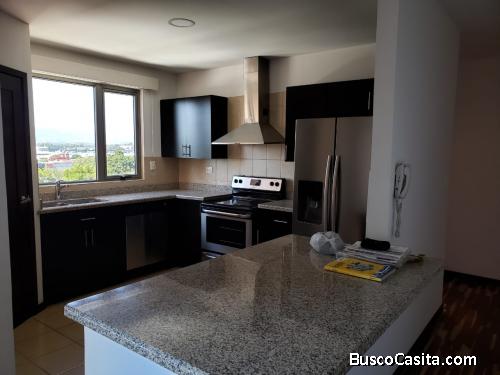 Elegante apartamento en renta en zona 14