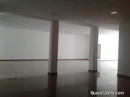 Local Comercial en Zona Viva, 585m2 con terraza