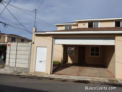 CASA EN VENTA CONDOMINIO EL MIRADOR SAN CRISTÓBAL ZONA 8 DE MIXCO. 