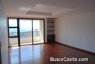 Apartamento en renta zona 14 