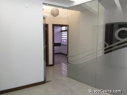 Oficina en renta Edificio zona 10