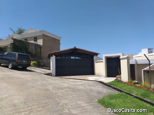 Linda y Amplia Casa en Vista Lago CAES