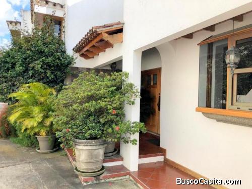 Casa en renta zona 14 / La Cañada