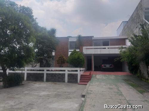 Amplia Casa en Renta sobre bulevar San Cristóbal