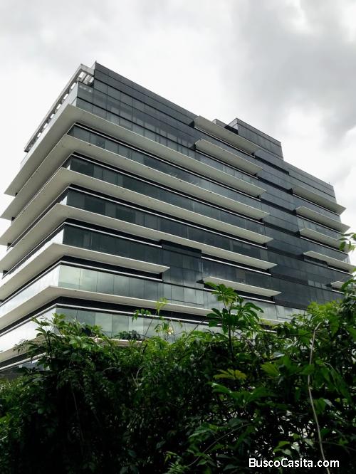 Oficina en renta en diagonal 6 Zona 10 / Design Center