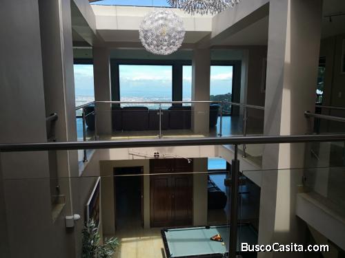 RENTO HERMOSA CASA CON VISTA A LA CIUDAD EN CAES Km.11