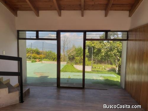 Linda y Amplia Casa en Vista Lago CAES