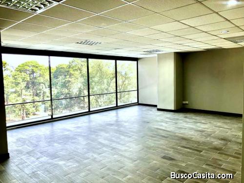 Oficina en renta zona 10 / Design Center