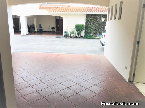 Casa en renta zona 10