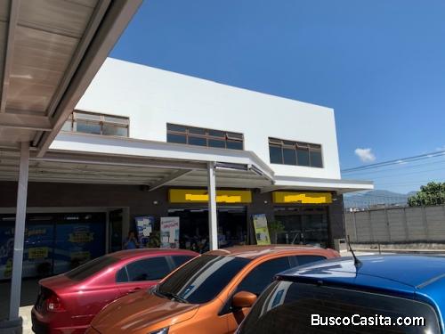 Amplia oficina en CC de San José Pinula 2o nivel 120m2