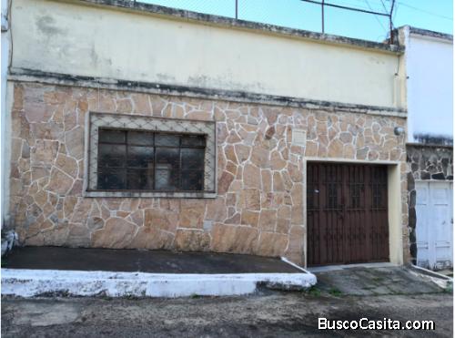 VENDO CASA A SOLO 3 CUADRAS DE LA CALLE MARTI ZONA 3