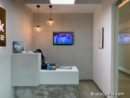 Oficina de 10.70 en renta Centro de Negocios z. 15