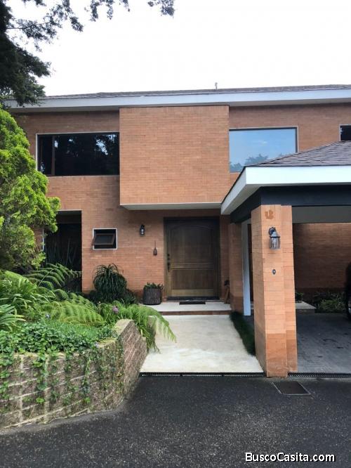 Preciosa casa en venta km. 18.5 Carretera al Salvador (entorno El Tajin)